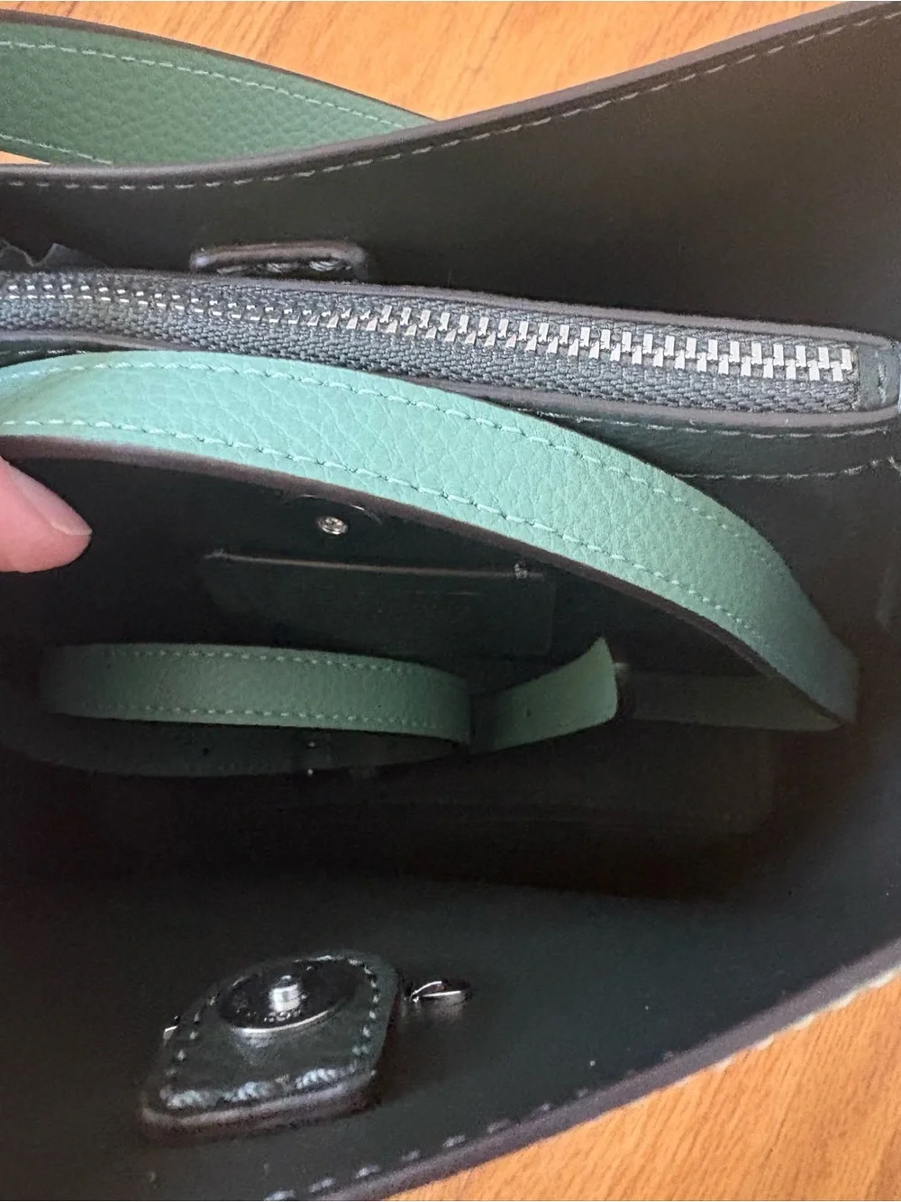 Coach Town 22 green Pebbled Leather Shoulder Bag